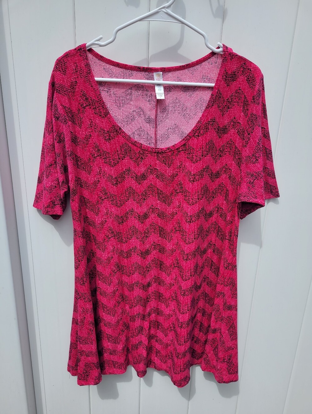 NWOT - LuLaRoe Perfect Tee - Size Large